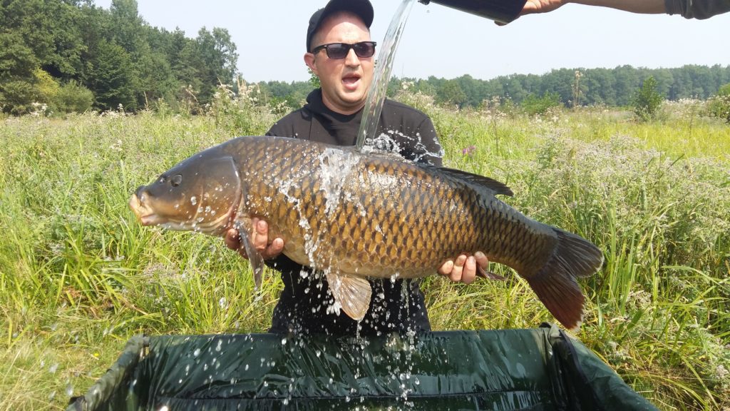 ТАРАС РИБА і вода-min